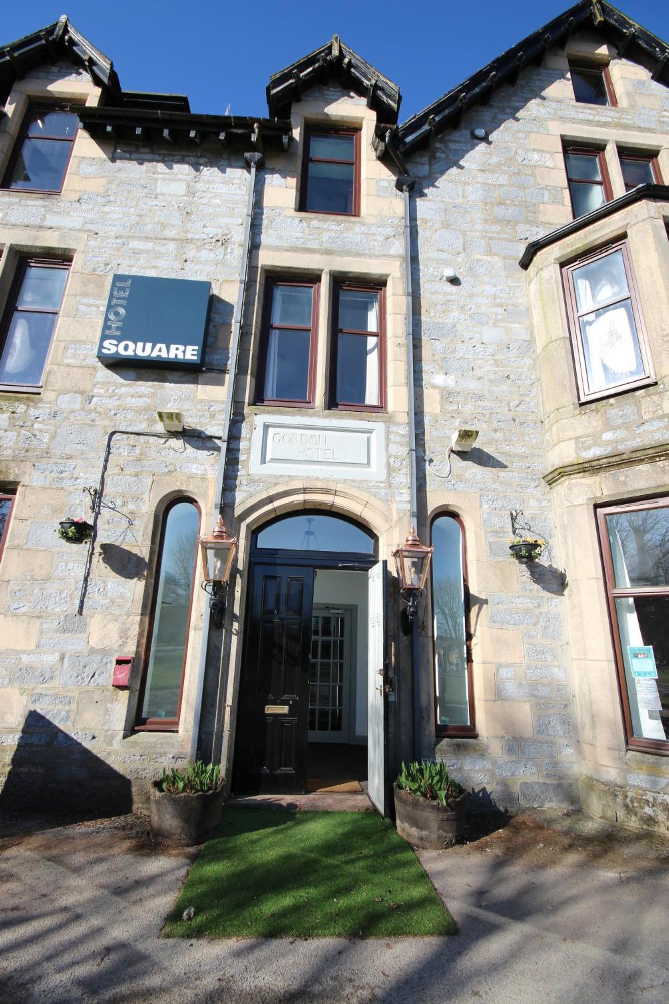 Hotel Square Tomintoul Exterior photo